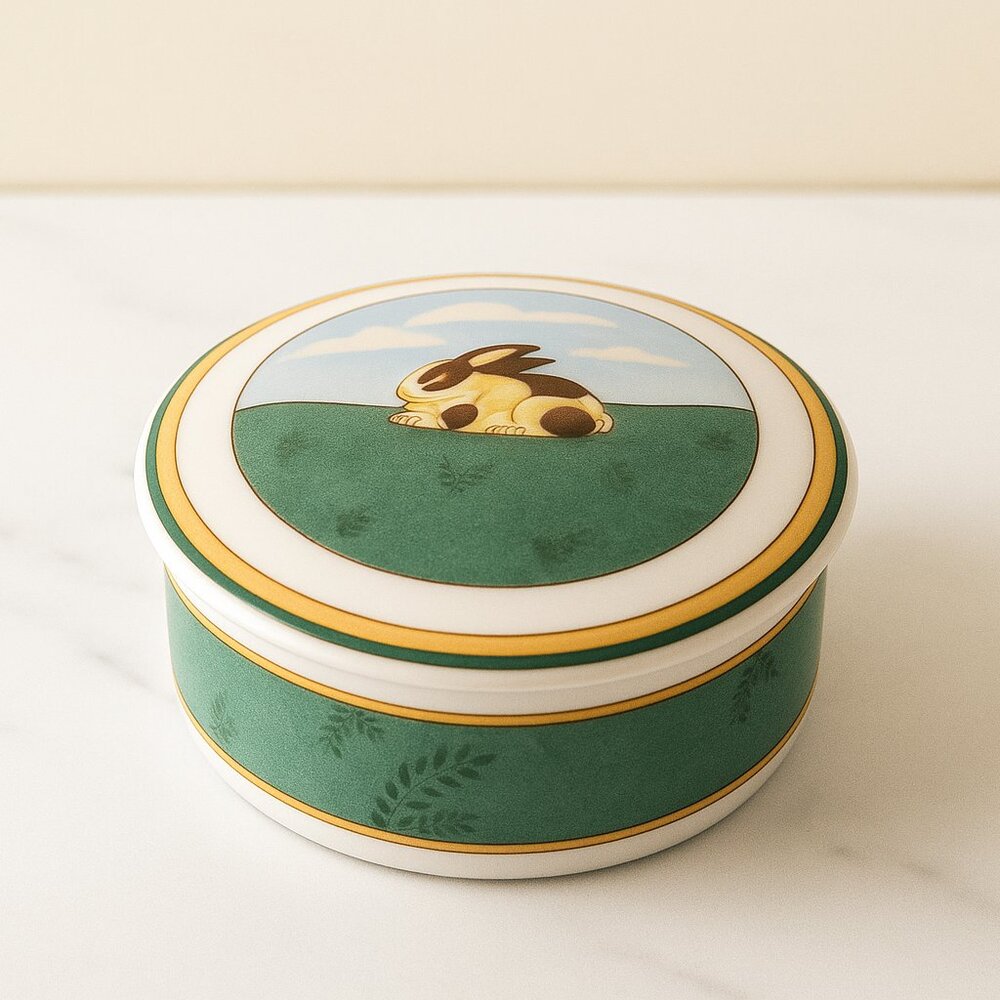 Vintage Villeroy and Boch A La Ferme Les Animaux Lidded candy box. 1748